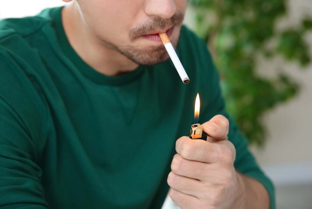 Η αποφυγή του καπνίσματος βοηθά στην επιτυχία της ανάπλασης ιστών με εμφυτεύματα.